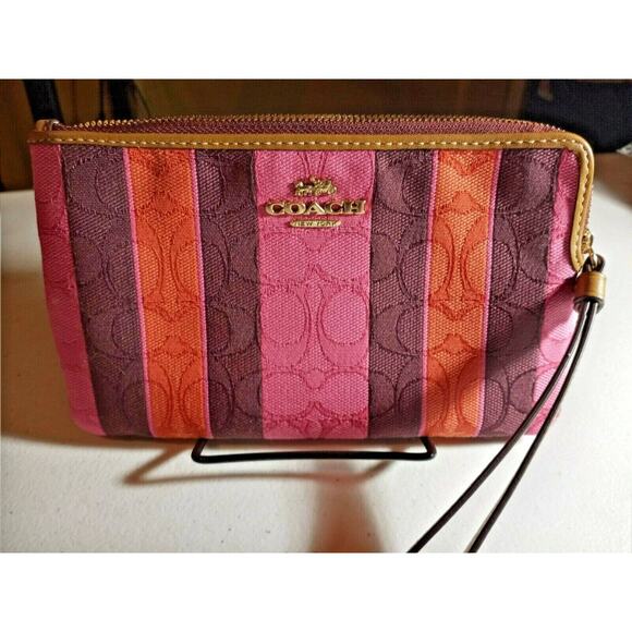 Coach LARGE CORNER ZIP WRISTLET IN SIGNATURE JACQUARD WITH STRIPES NWT $118 - Picture 3 of 12